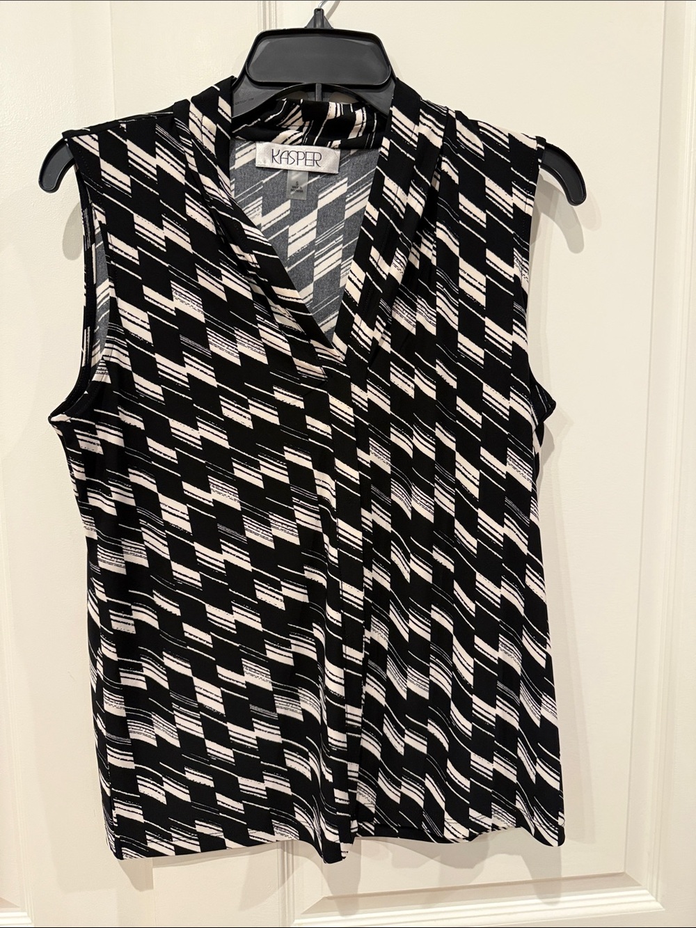 Small Kasper Black & White Sleeveless Drape V-Neck Blouse